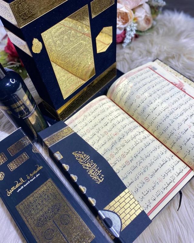 Kabe Motifli Pleksi Kutulu Kur´an-ı Kerim ve Kabe Kokusu